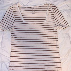 White t-shirt w/ square neckline &orange stripes